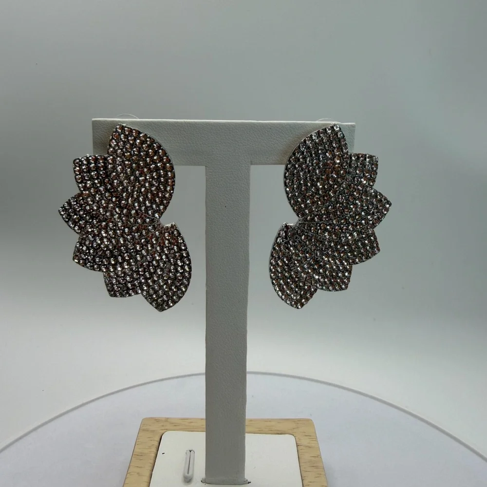 Elegant Gold Hoop Earrings - Picture 10 of 13